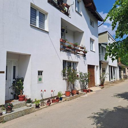 Apartman Naza Kulen Vakuf Esterno foto