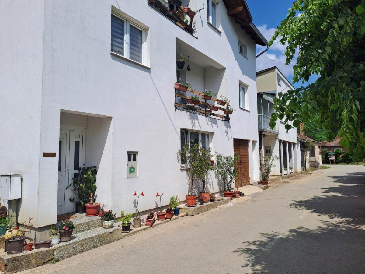 Apartman Naza Kulen Vakuf Esterno foto